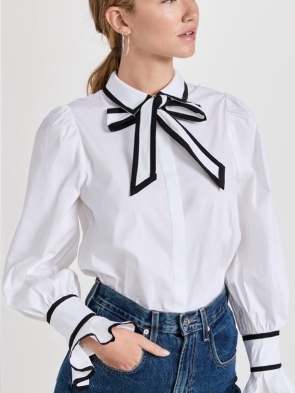 NWT Alice + Olivia black and white “Sharen Puff Sleeve Bow Tie Blouse” (small)
